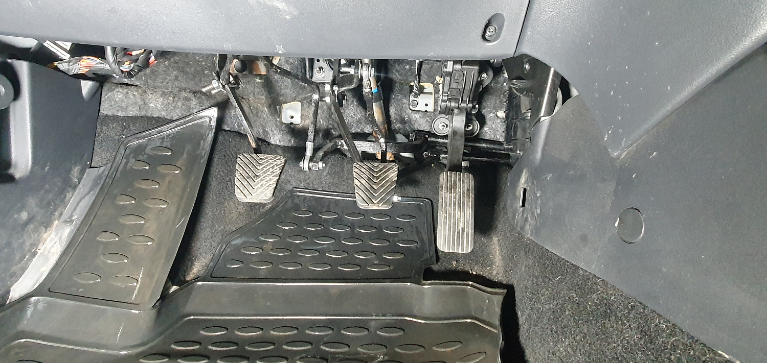 Установка тяговых педалей на Hyundai i30 (механика, 2шт.)