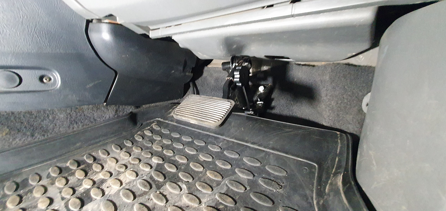 Установка тросовых педалей на Nissan Almera (автомат, 1шт.)