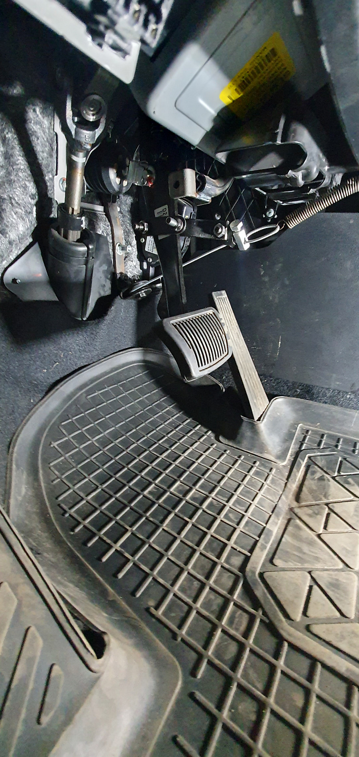 Установка тросовых педалей на Hyundai ix35 2012 г. (автомат, 1 шт.)