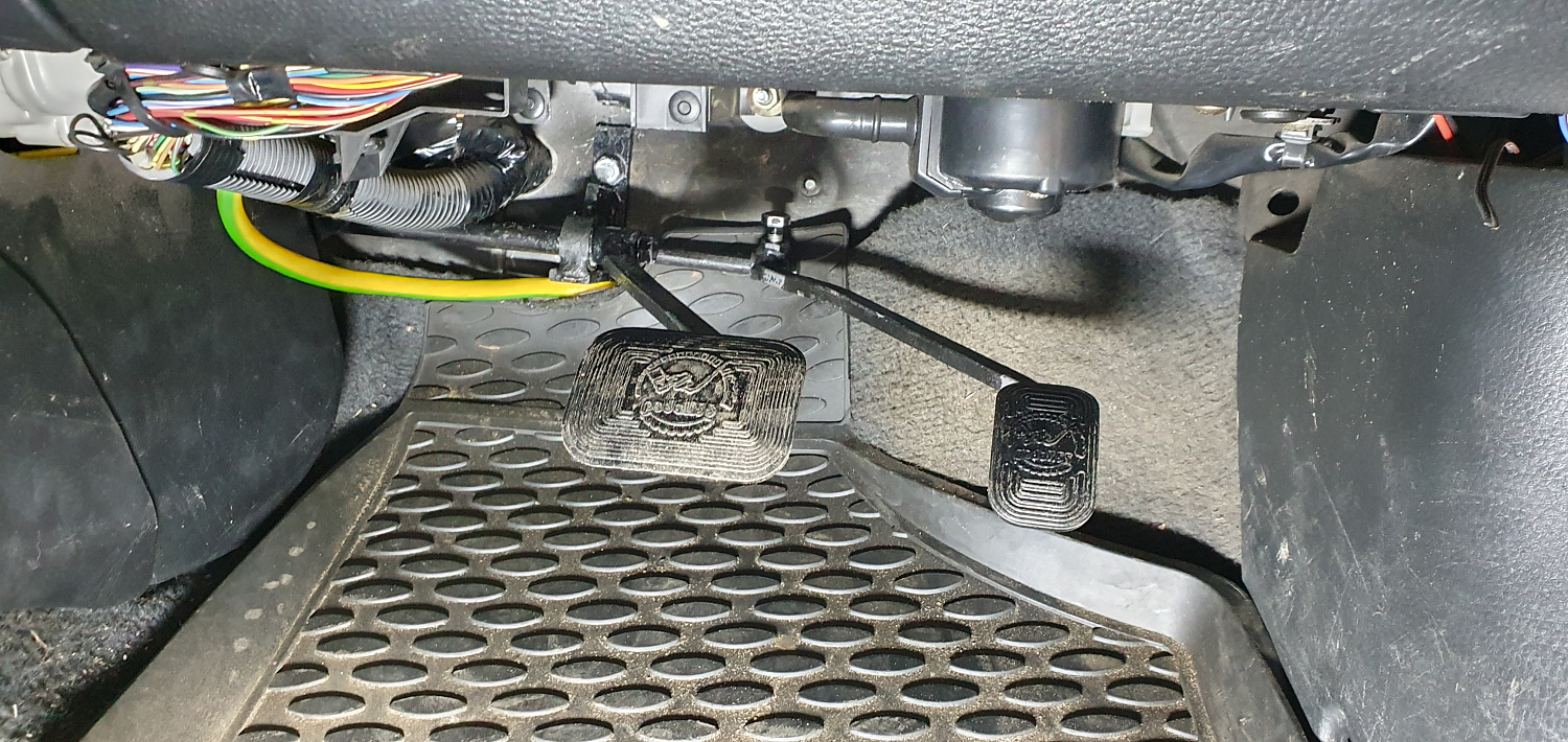 Установка тяговых педалей на Mitsubishi Lancer 9 2004 г. (автомат, 2шт.)