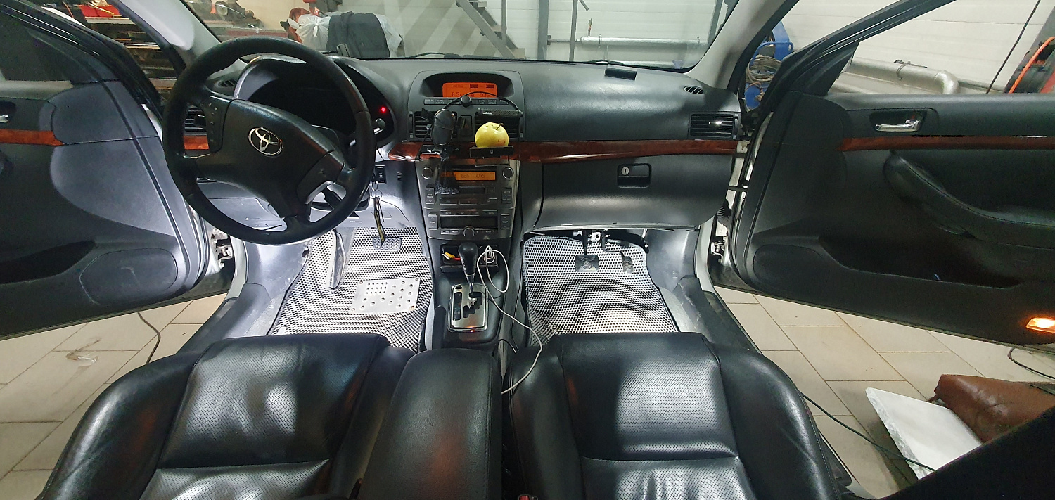 Установка тросовых педалей на Toyota Avensis 2004 г. (автомат, 2шт.)