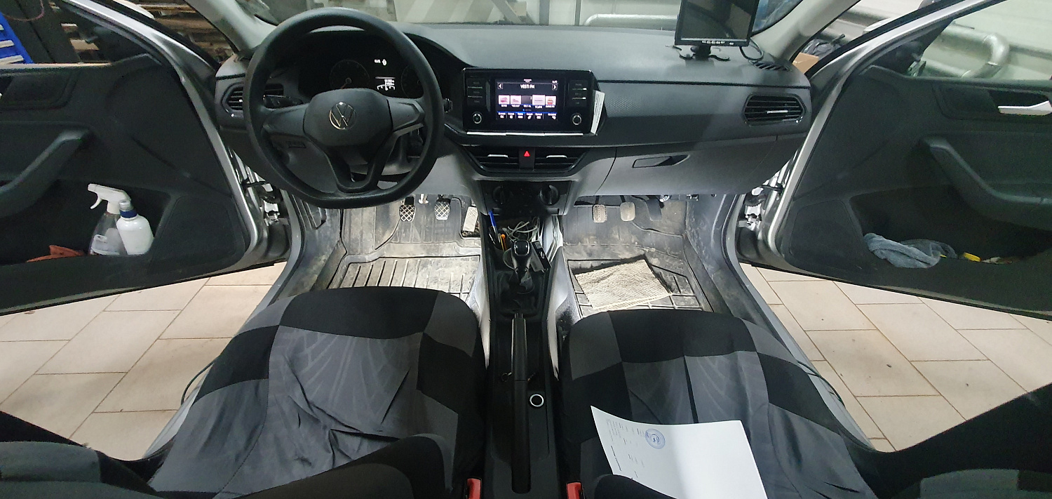 Установка тяговых педалей на Volkswagen Polo (педаль газа)