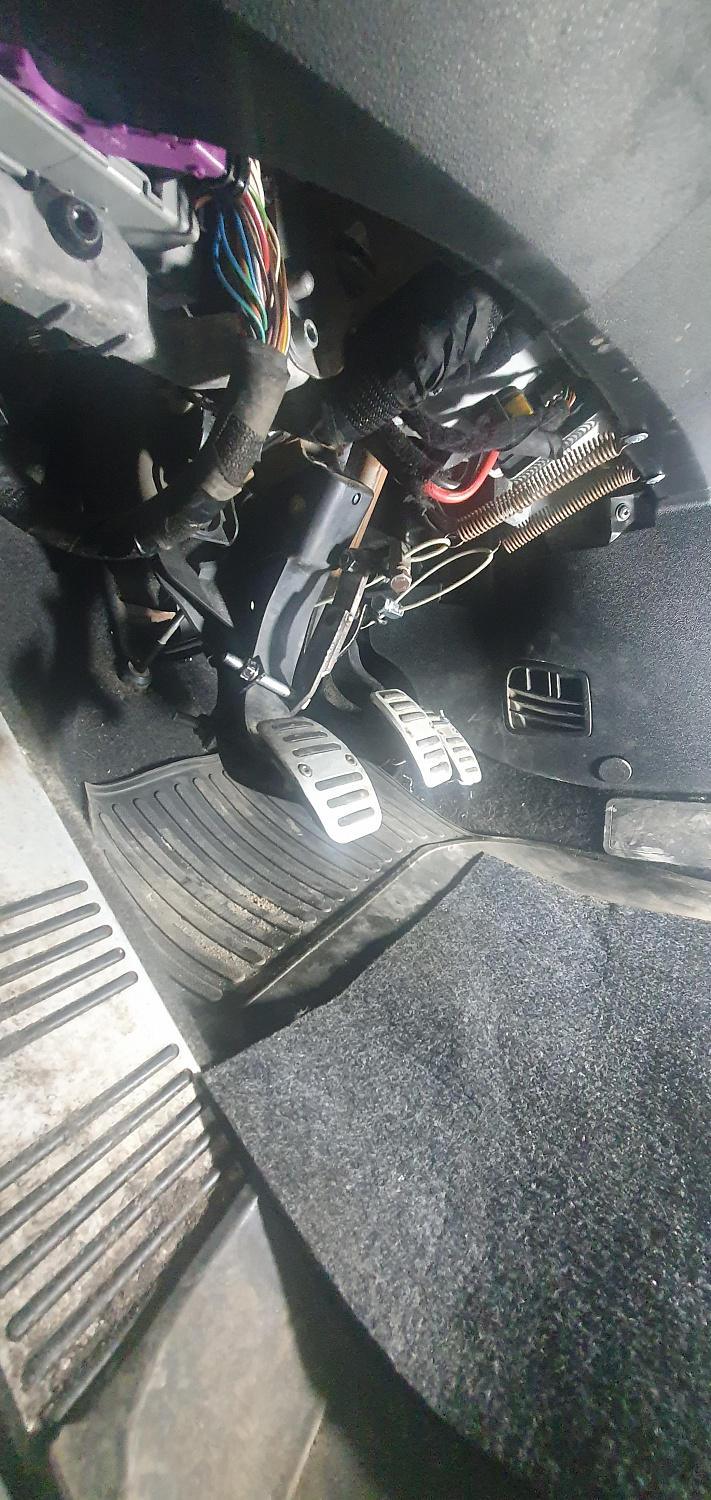 Установка тросовых педалей на Fiat Bravo (механика, 3 шт.)