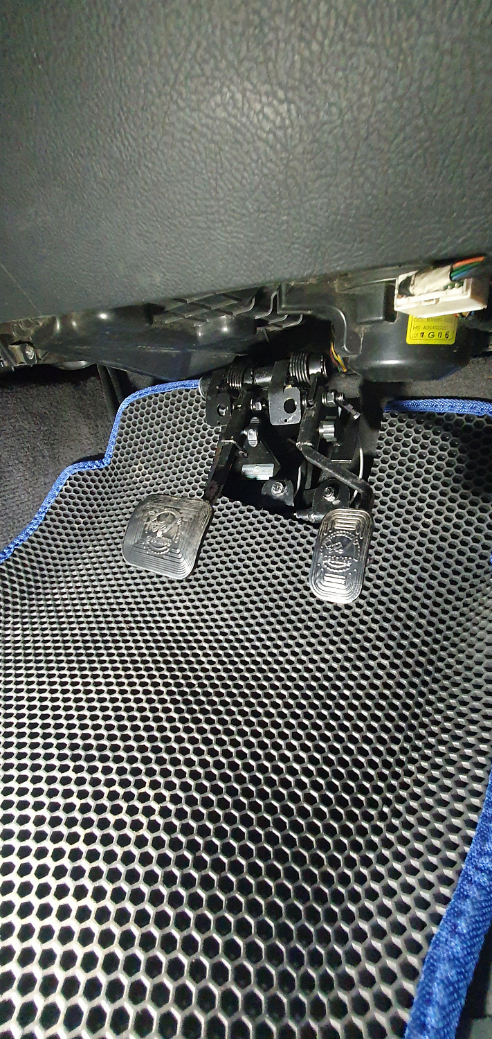 Установка тросовых педалей на Kia Sorento 2008 (автомат, 2шт.)