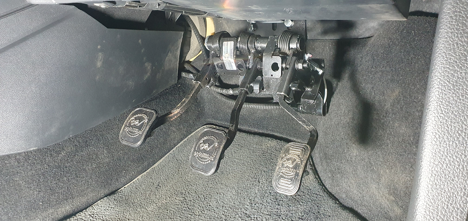 Установка тросовых педалей на Volkswagen Polo (механика, 3 шт.)
