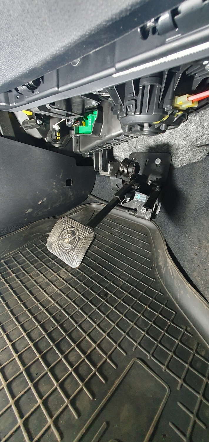 Установка тросовых педалей на Hyundai ix35 2012 г. (автомат, 1 шт.)
