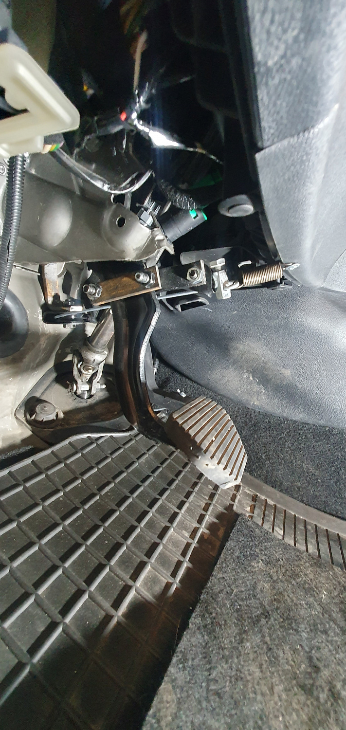 Установка тросовых педалей на Peugeot 308 (автомат, 2шт.)