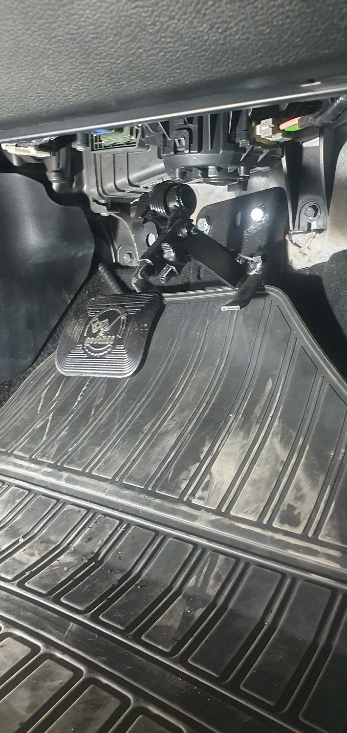 Установка тросовых педалей на Kia Ceed 2013 (автомат, 1шт.)