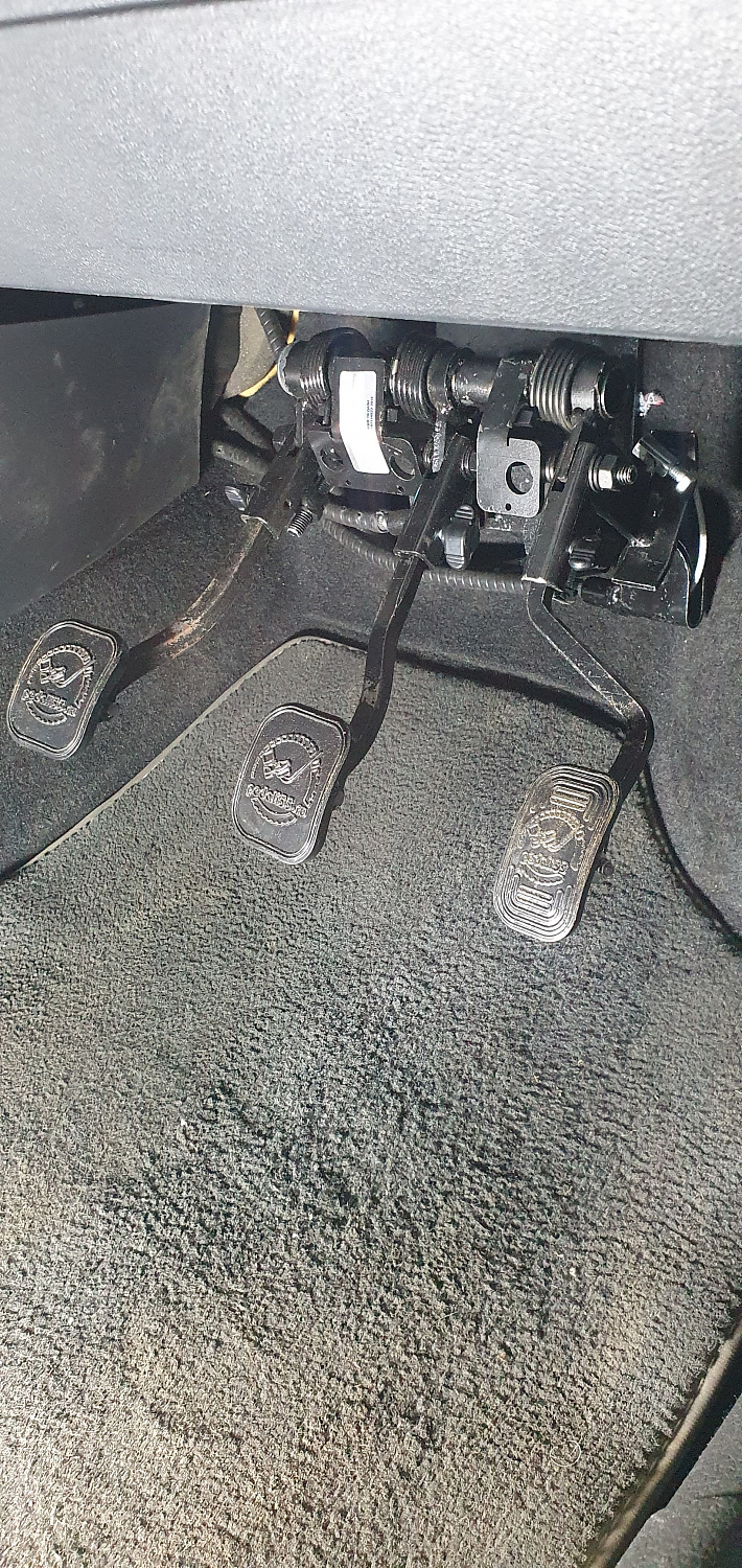 Установка тросовых педалей на Volkswagen Polo (механика, 3шт.)