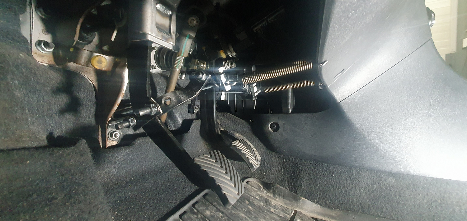 Установка тросовых педалей на Hyundai Solaris (механика, 2шт.)