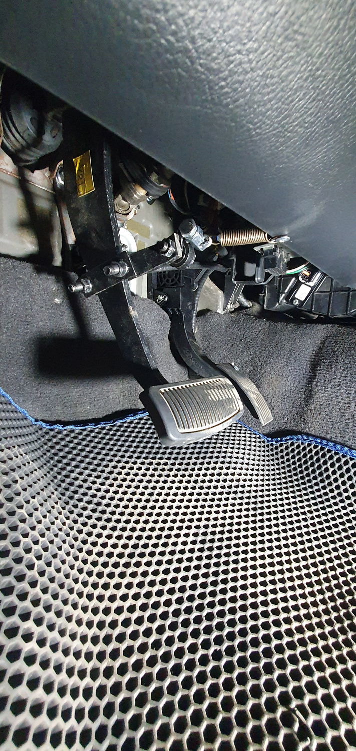 Установка тросовых педалей на Kia Sorento 2008 (автомат, 2шт.)