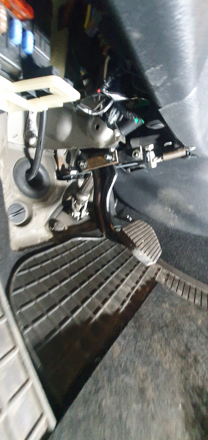 Установка тросовых педалей на Peugeot 308 (автомат, 2шт.)