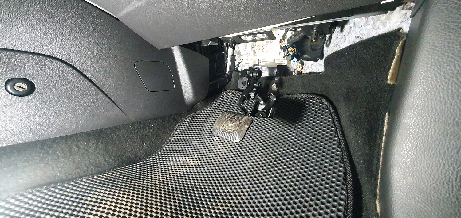 Установка тросовых педалей на Ford Focus (автомат, 1 шт.)