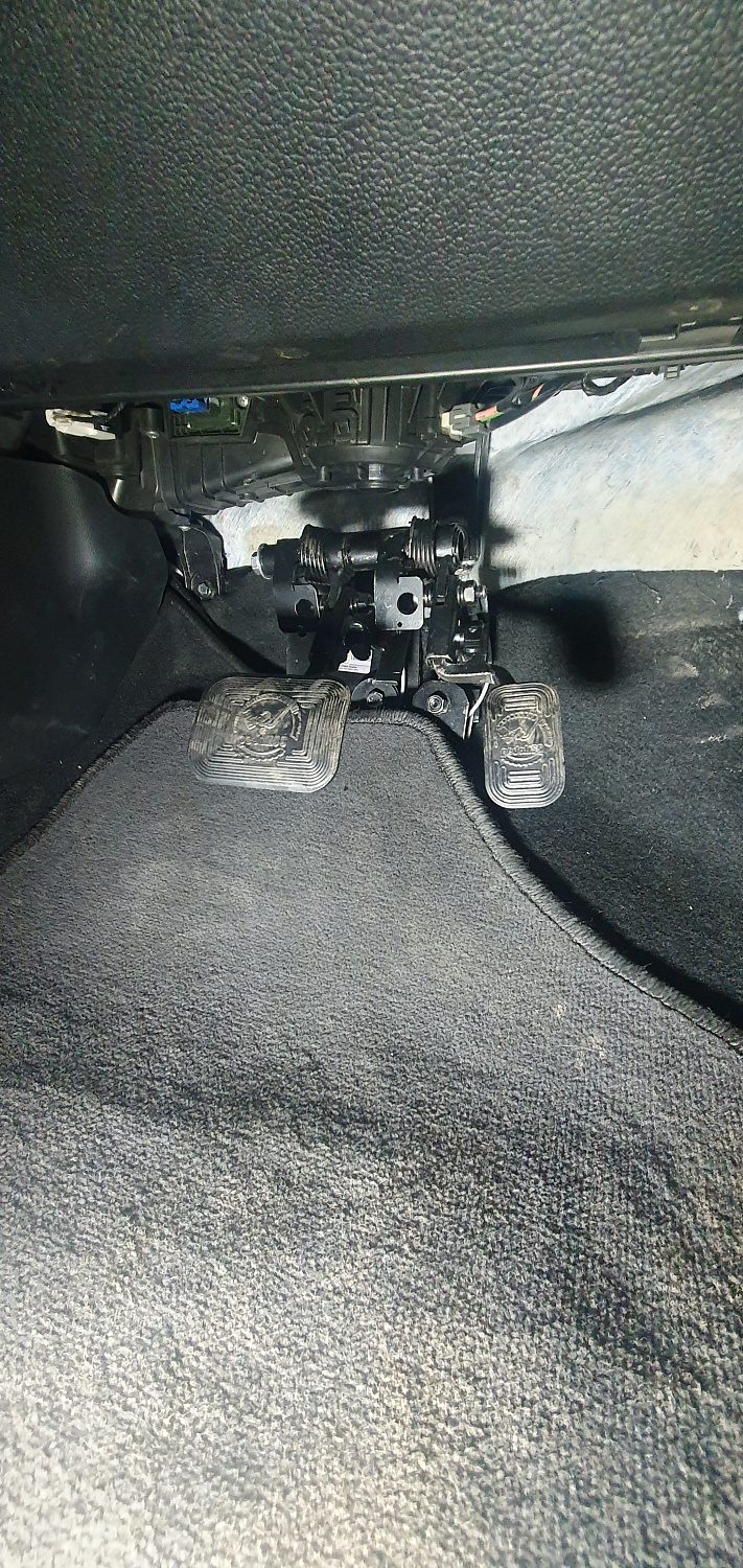 Установка тросовых педалей на Kia Ceed 2014 г. (автомат, 2шт.)